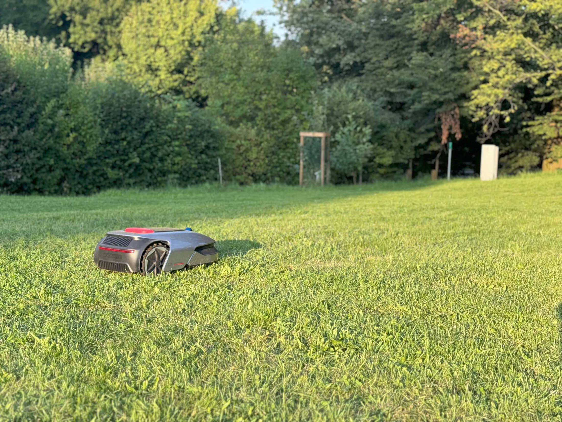 Dreame A1: Precise robotic lawn mower without wires